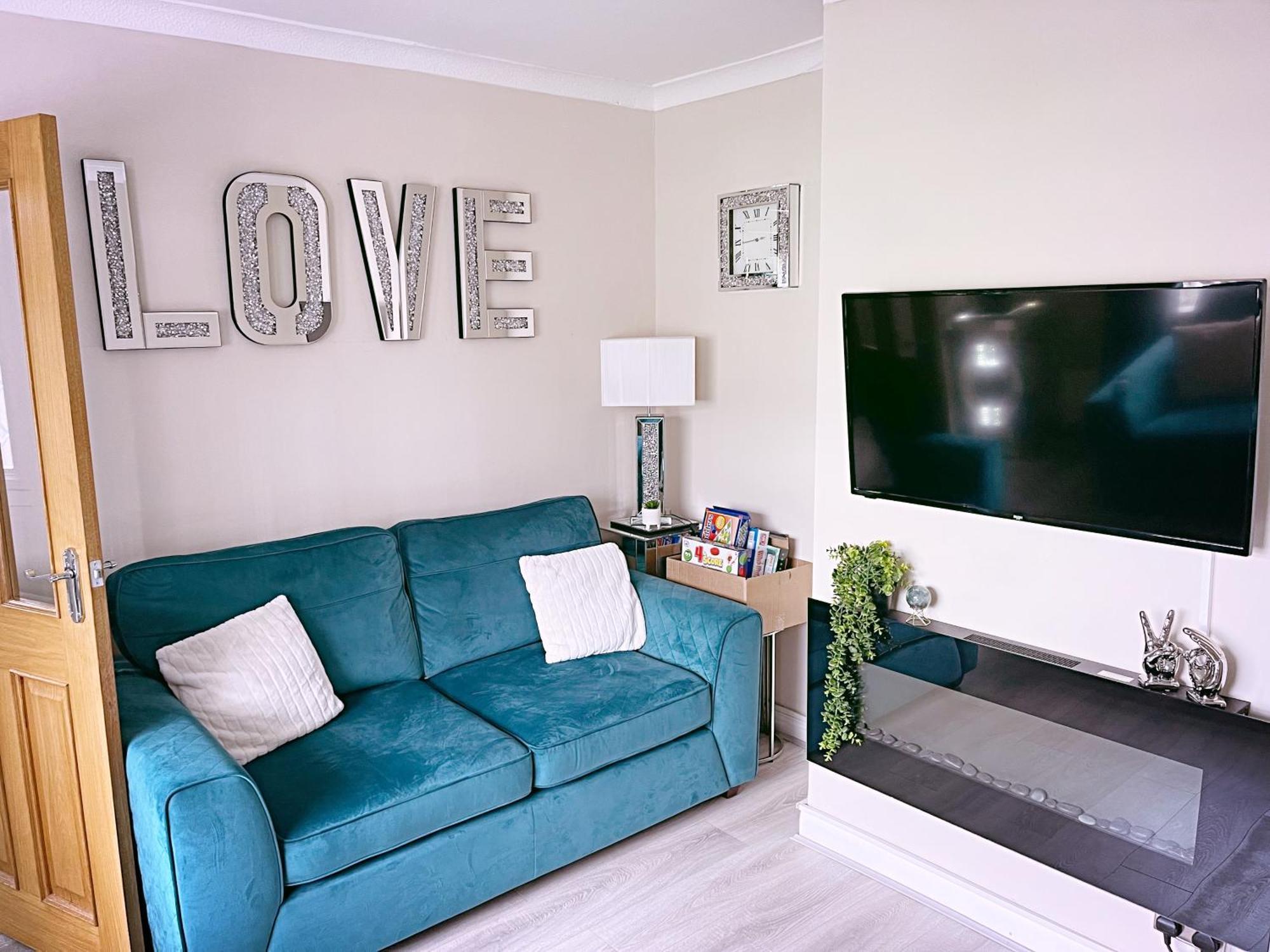 Entire 3-Bedroom Home In Oldham - Guest House Exterior foto